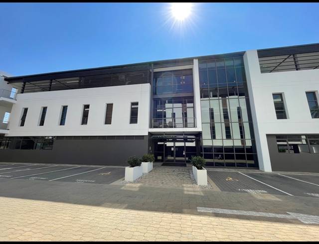 1,006M² OFFICE TO LET IN BRYANSTON